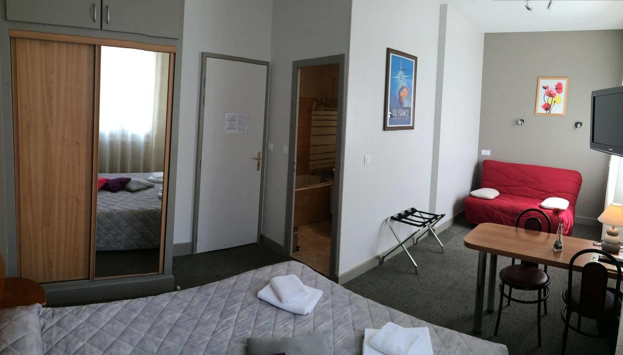 Hotel De L'Aviation 라루브불 외부 사진